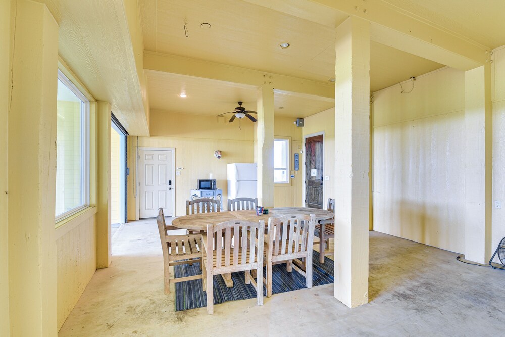 Beachfront Group Getaway on Bolivar Peninsula
