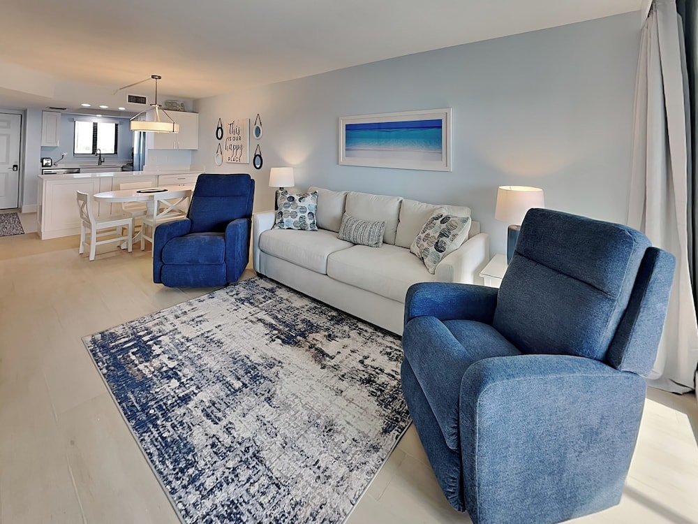 Seaside 4 by Distinctive Beach Rentals