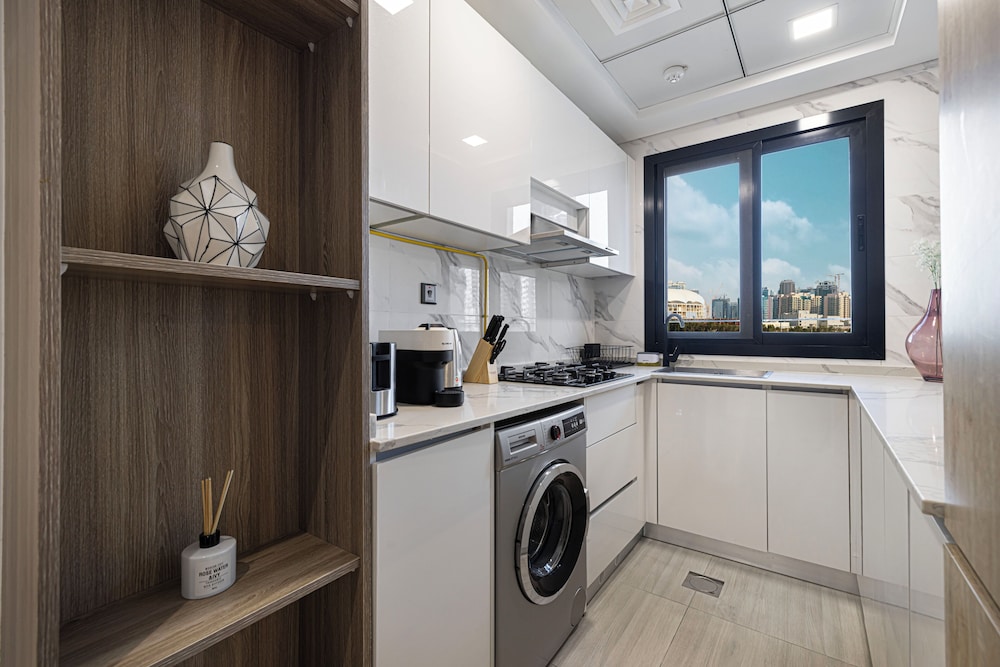 Relaxing & Bright 1BR in JVC