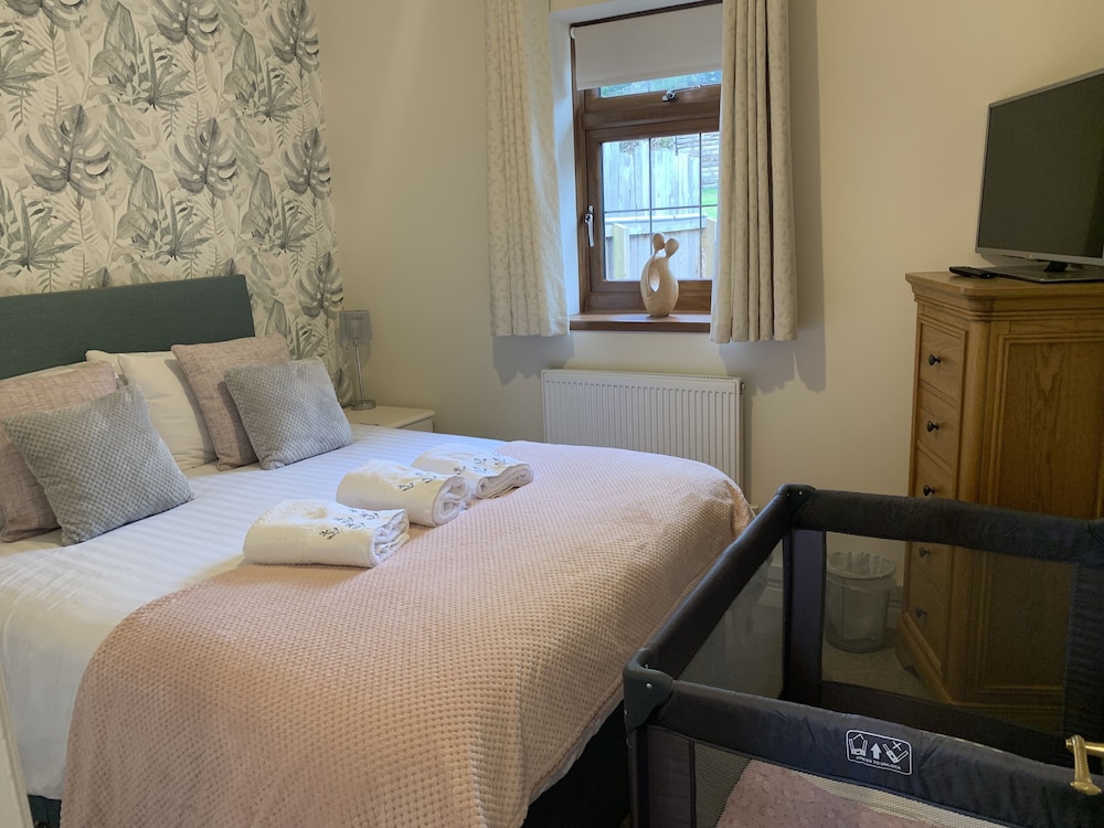 Charming 1-bed Cottage in Liskeard Cornwall view 3