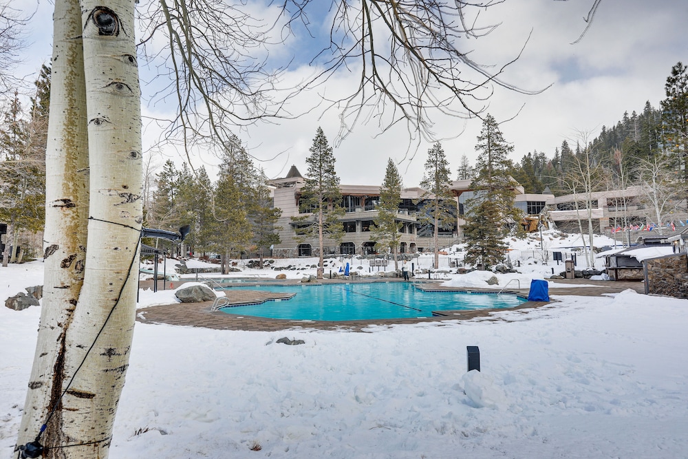 Lake Tahoe Vacations - Breathtaking Olympic Valley Gem: Walk to Chairlift - Property Image 38