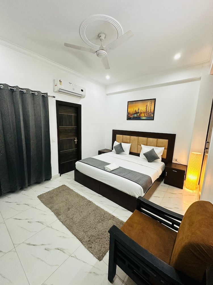 V Rooms