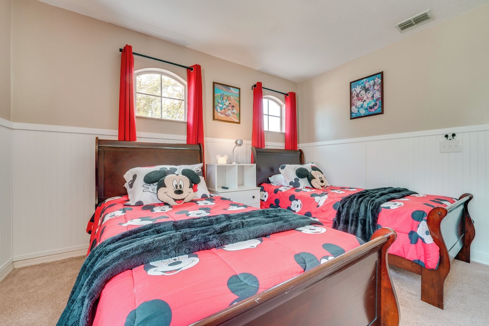 11 Mi to Disney: Home w/ Game Room & Heated Pool