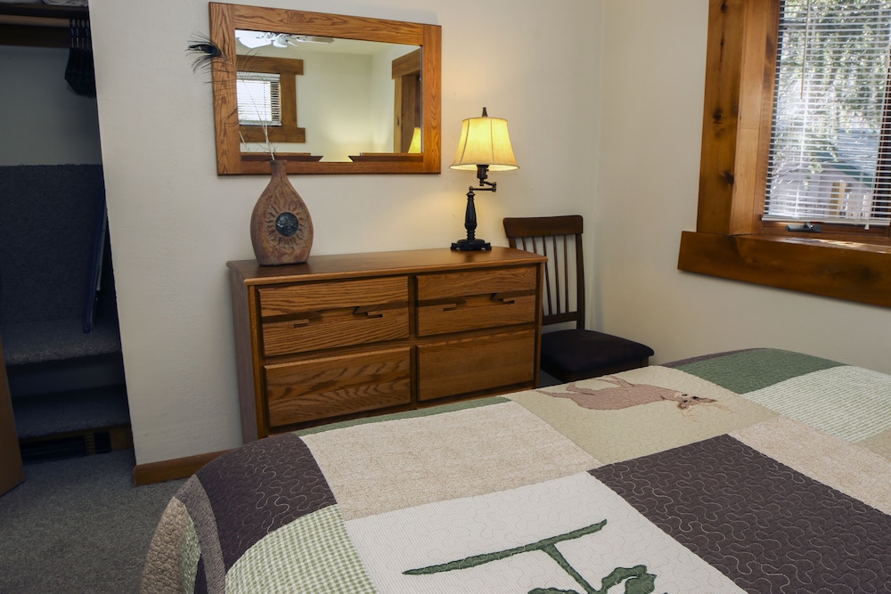 Sunnyside Knoll: 9 1 Bedroom Cabin - Property Image 3