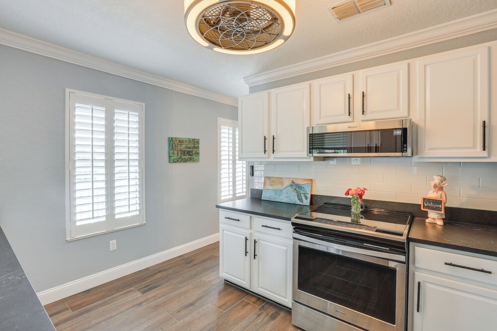 Suwannee River Retreat: Dock & Screened Porch!
