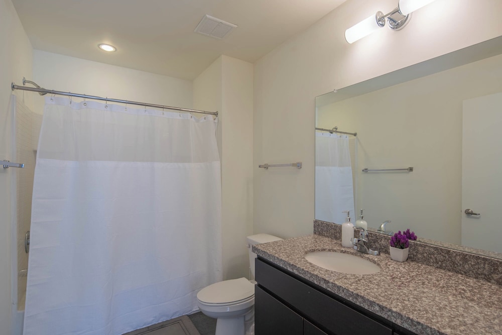 ROVE LIVING/KL - Roosevelt Point