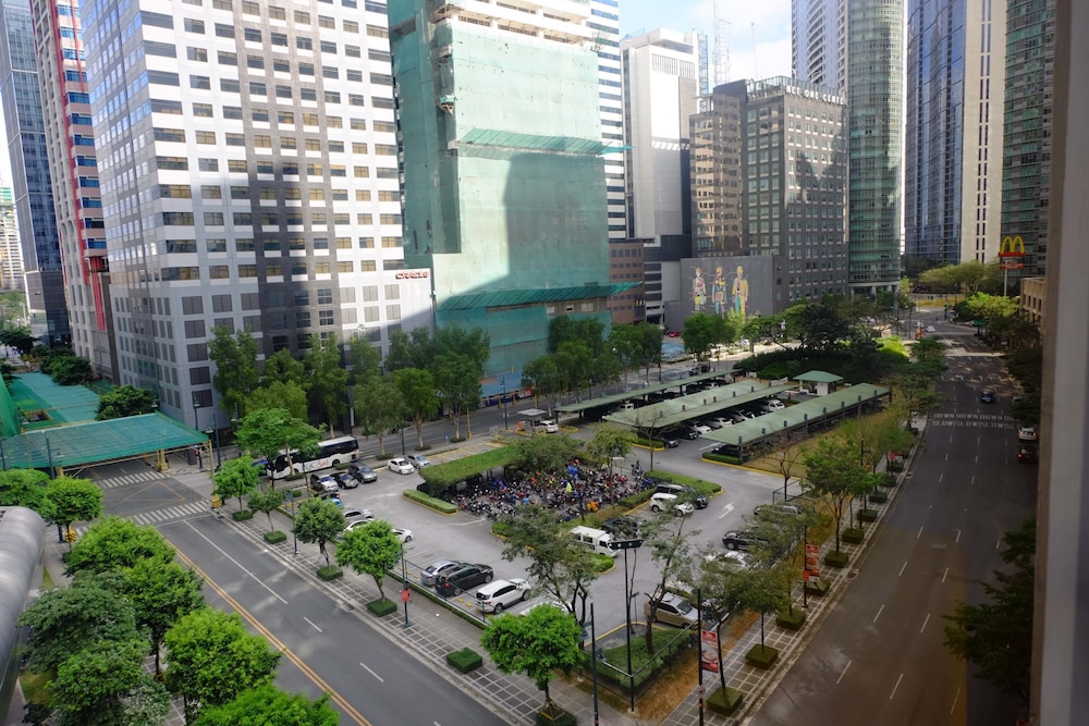 Forbeswood Heights 2BR by Stays PH