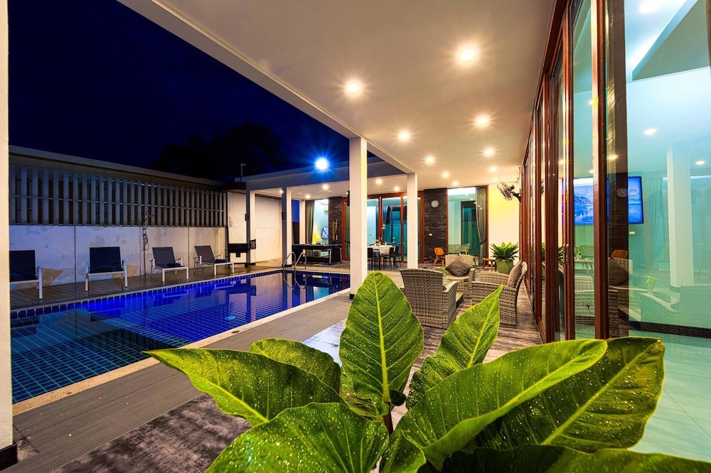 Beautiful 4-Bedroom Pool Villa BL9
