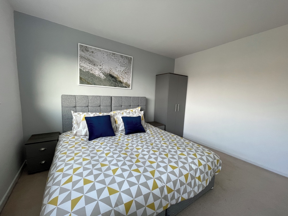 Bright & Airy 3BR Home with Parking view 2