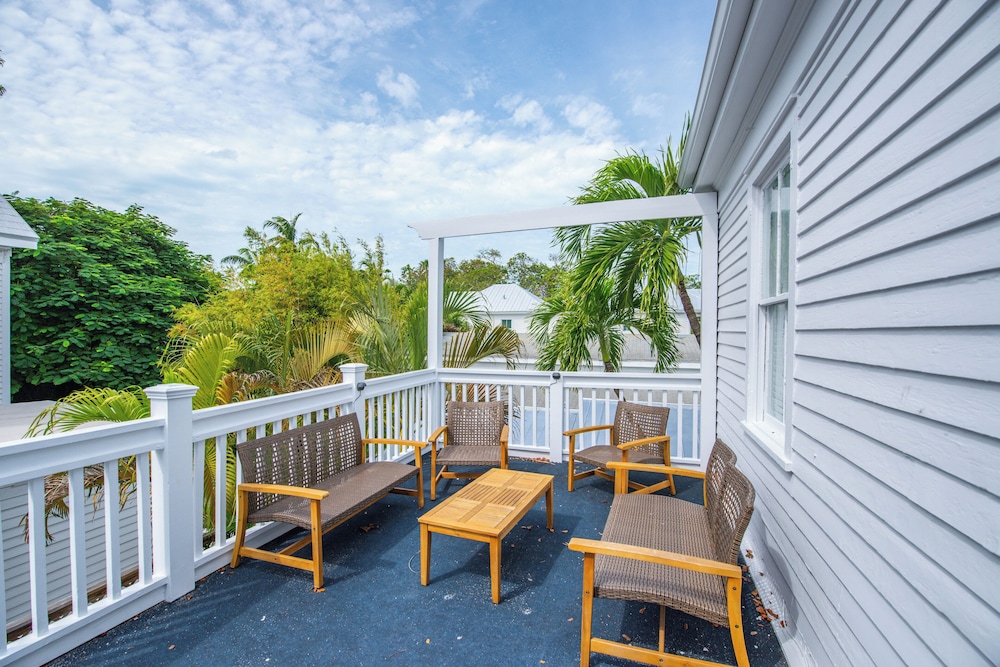 Banana's Foster Guesthouse