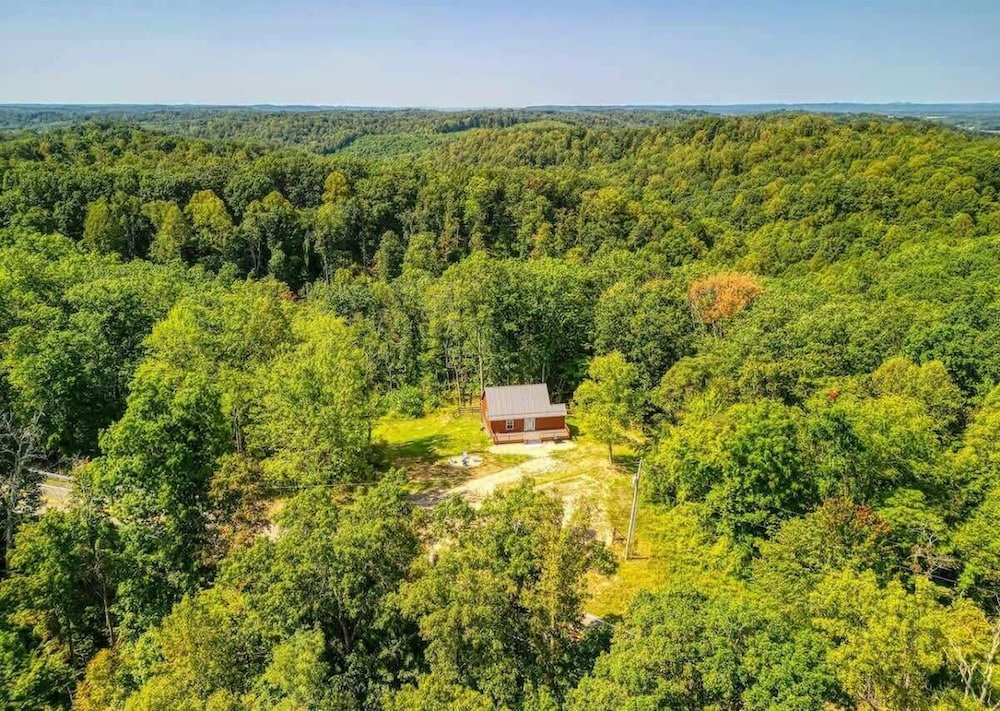 Tranquil Heights Cabin In Hocking Hills- HOT Tub!