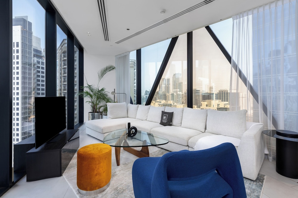 Maison Privee - Sky-High Panoramic Apt with Iconic Burj Khalifa Views