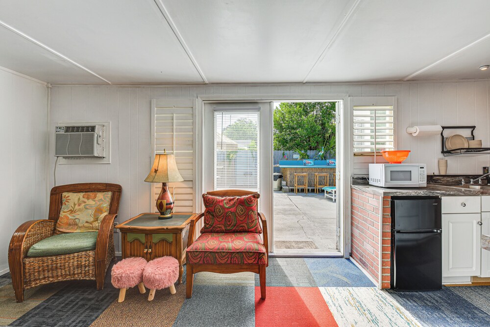 Fort Walton Beach Studio w/ Shared Pool & Patio!