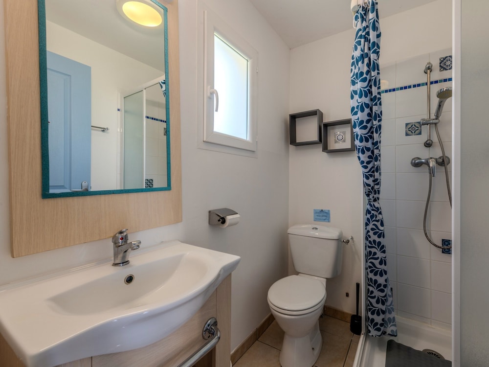 Peaceful Coastal Stay With Access to Pool