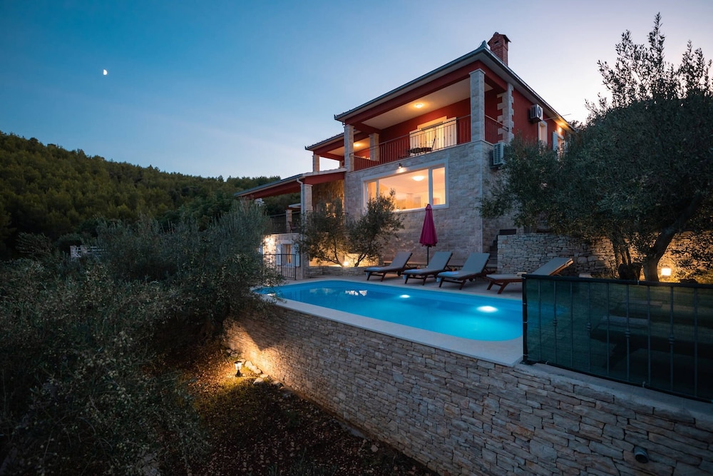 Luxury Stairway to Heaven with Pool view 5