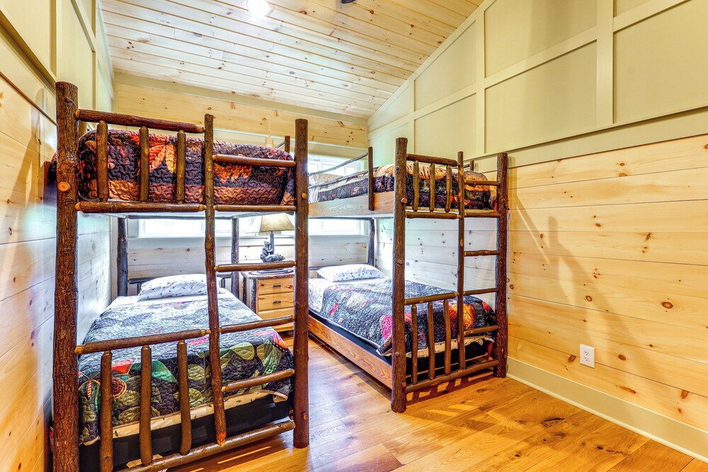 < 5 Mi to Whiteface Mtn Resort: Cabin-style Apt