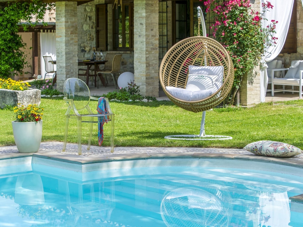 Marche Villa Close Culture view 2