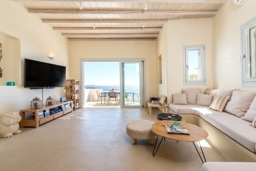 Luxury Villa With Stunning Views Above Kalo Livadi