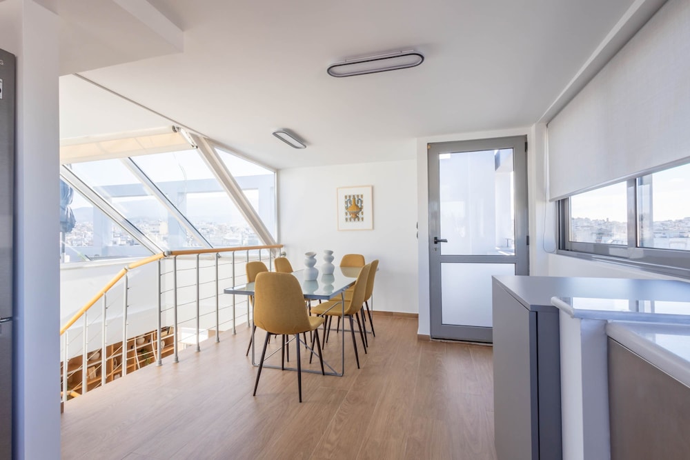 Acropolis Sky Retreat Jacuzzi 3BR Maisonette