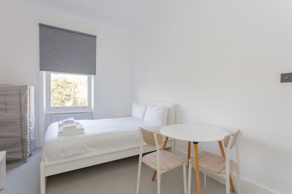 Newly Renovated 3 Bedroom Apartment in North West London