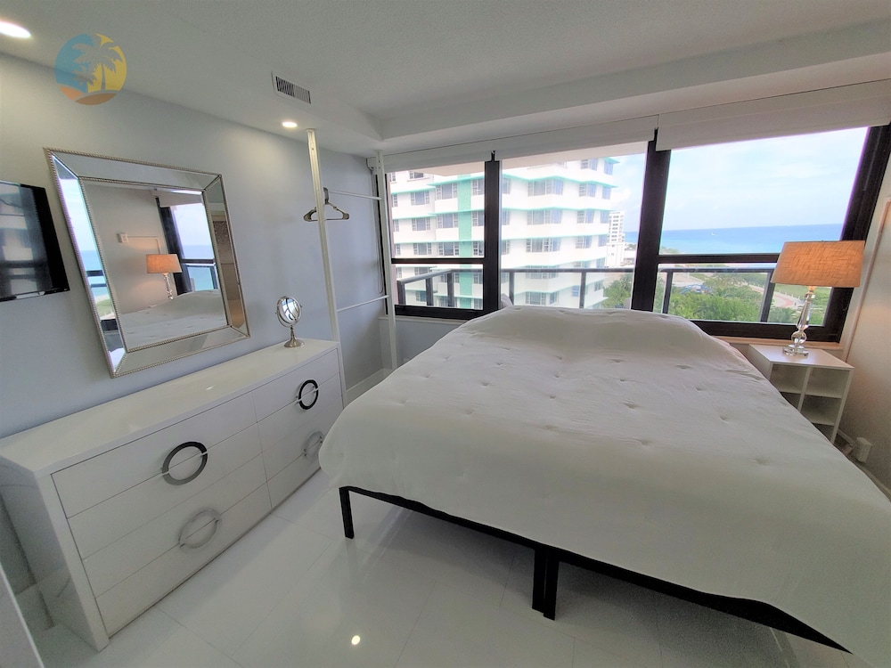 Alexander 1104 3 Bedroom Condo