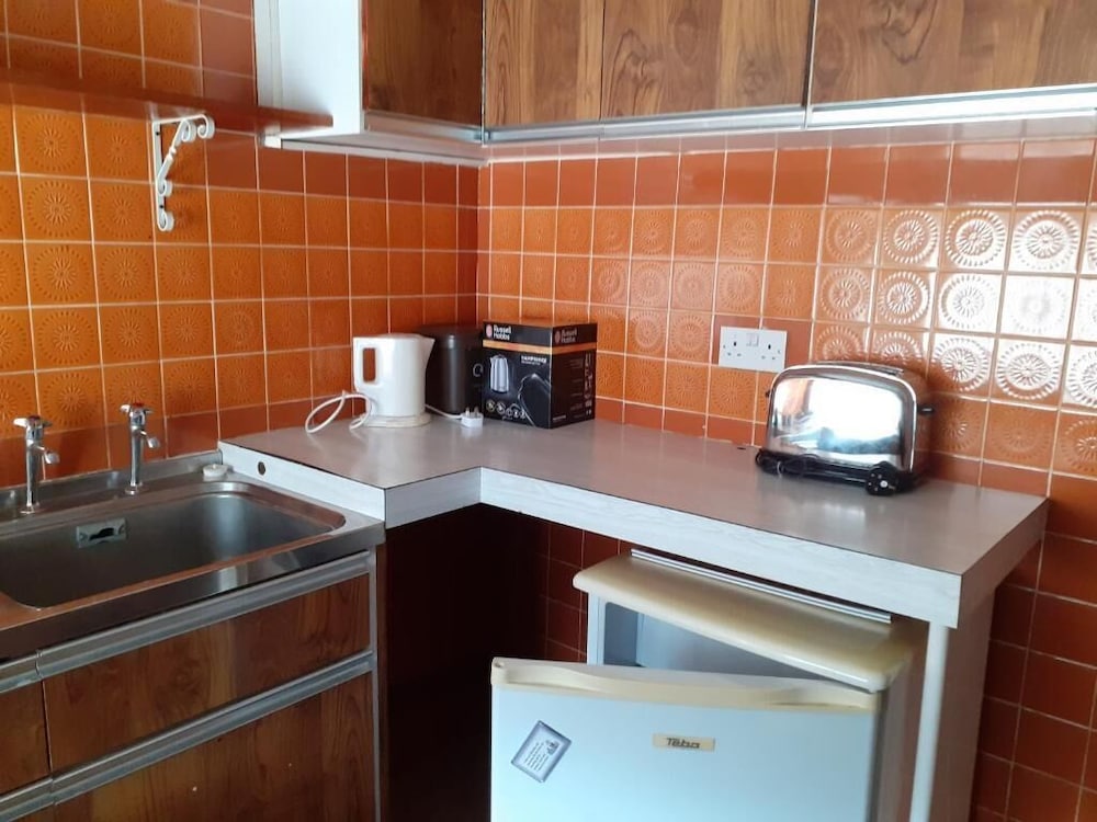 House - Sleeps 6 & Paid off Site Parking Available view 5