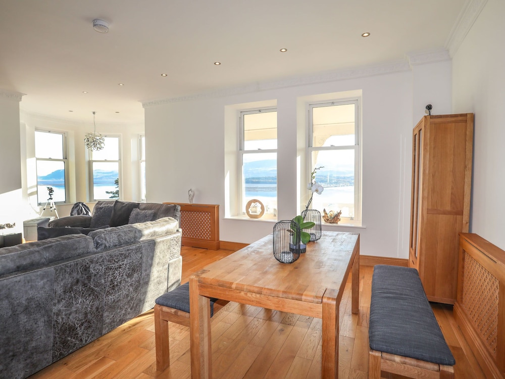 Bryn Mel Manor Straits View