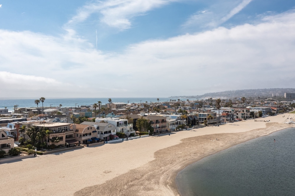 Bay View 3 by Avantstay Stunning Home on the Beach! In Mission Beach! view 2
