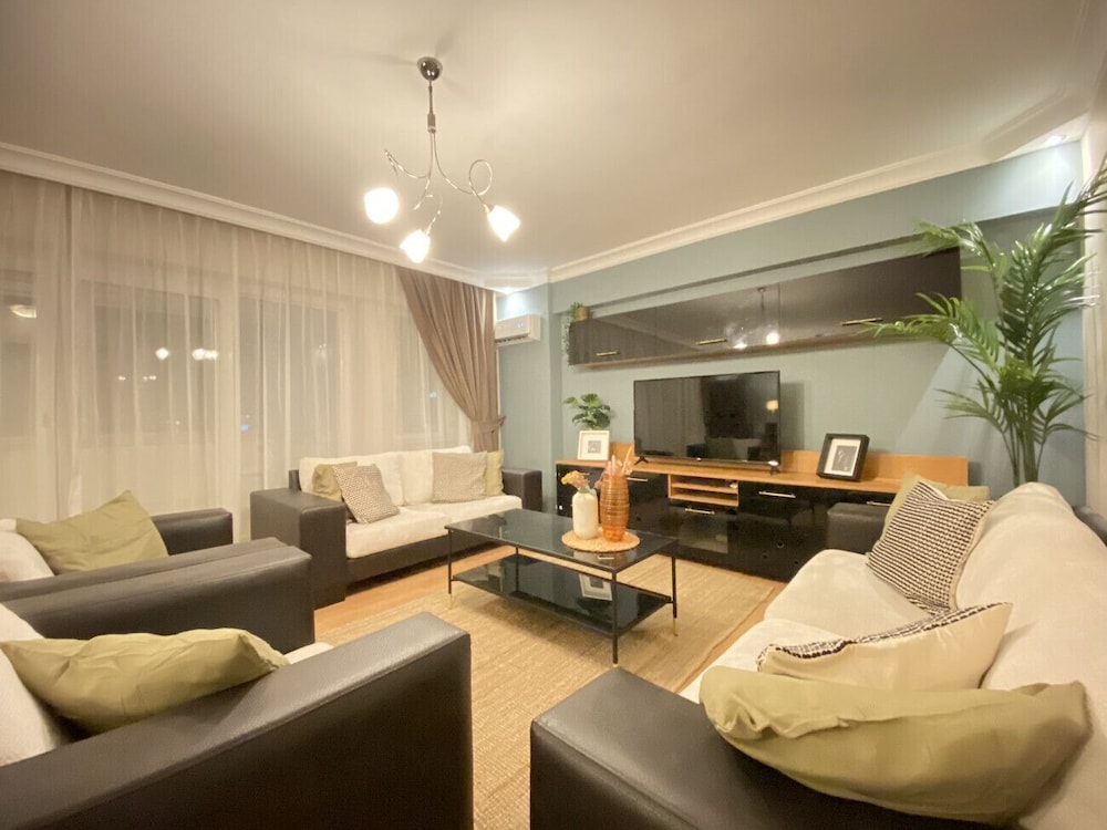 Missafir Sleek Flat in Nisantasi With Terrace