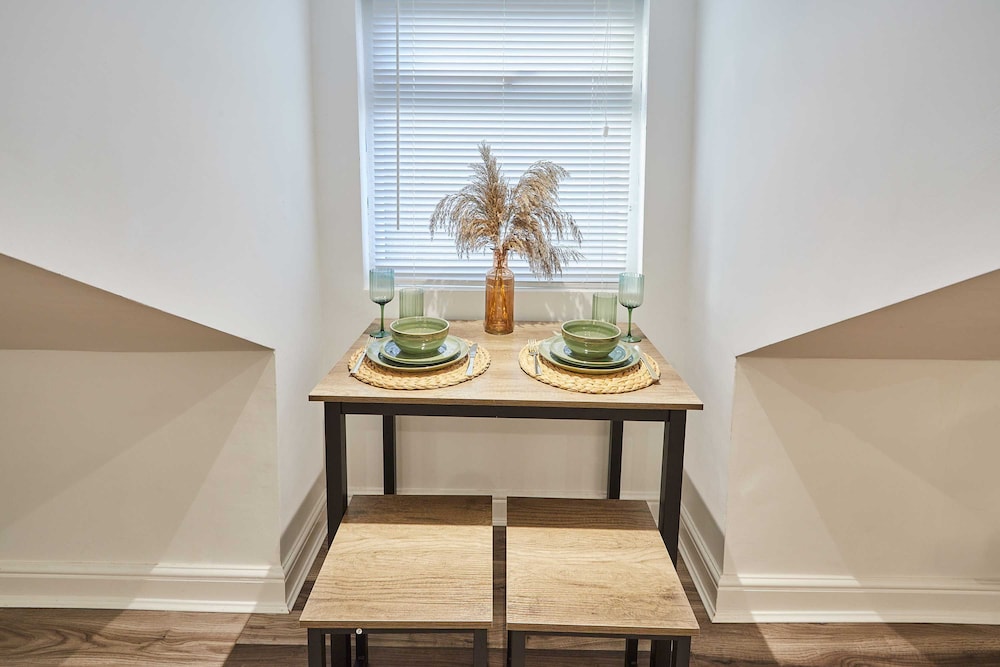 Host Stay Trafalgar Road