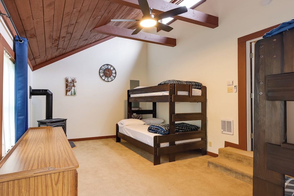 4 Mi to Beach & Lake: Spacious Home in Chestertown