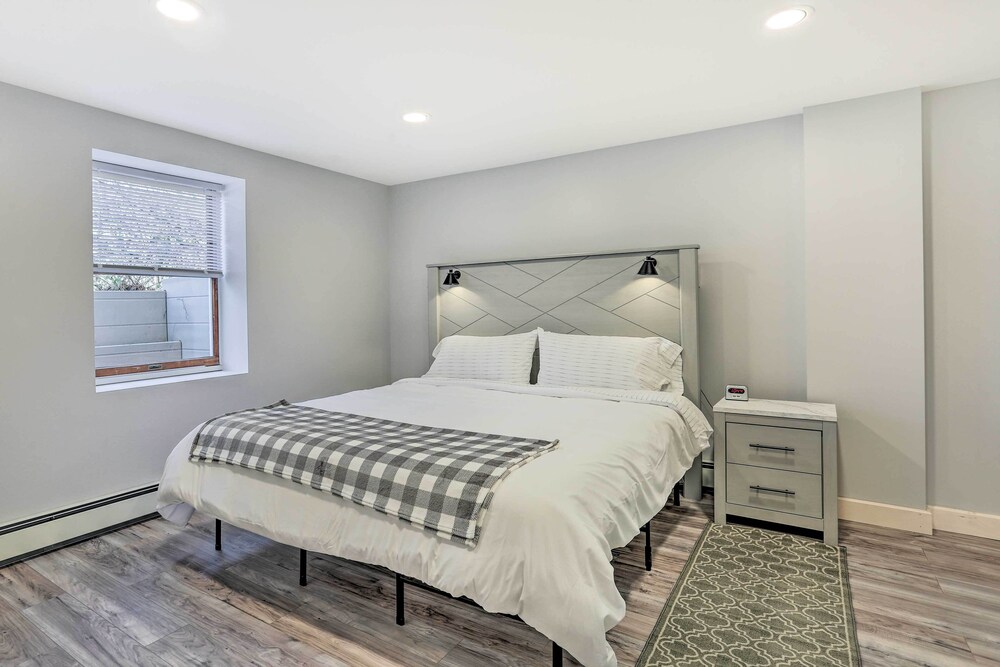 Charming Beacon Apt w/ Fire Pit: Near Hiking! - Property Image 24