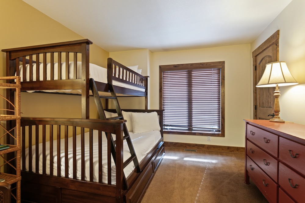 Ridgepoint - Three Bedroom with Spa #128 3 Condo