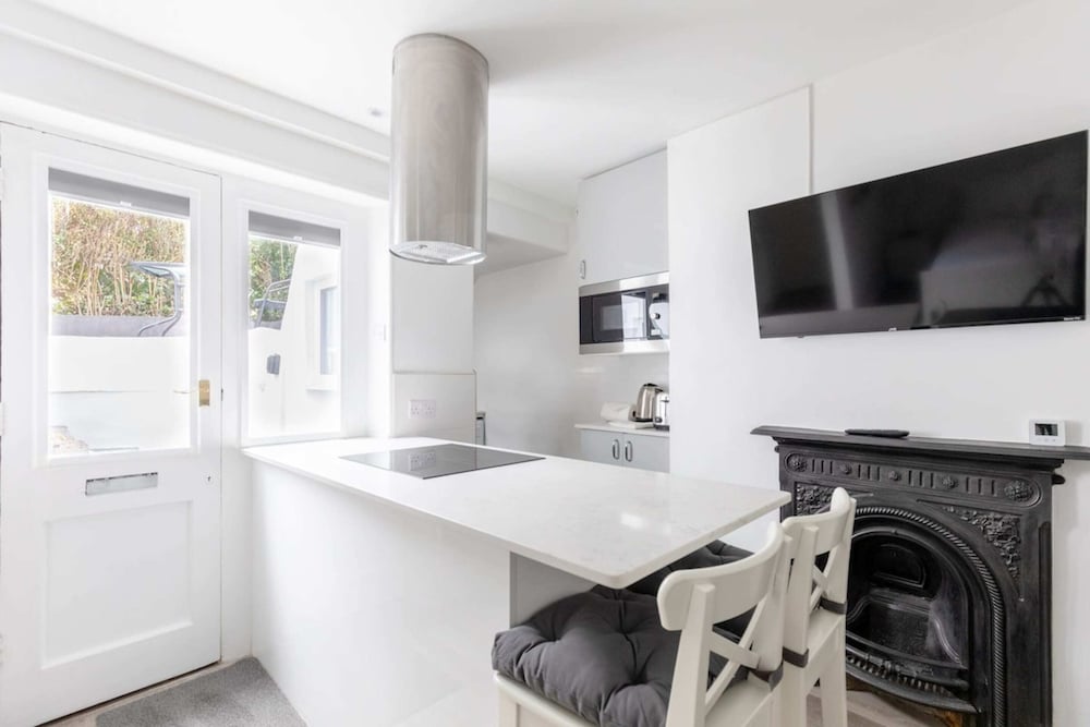 Sleek & Well-connected Studio Flat Archway!