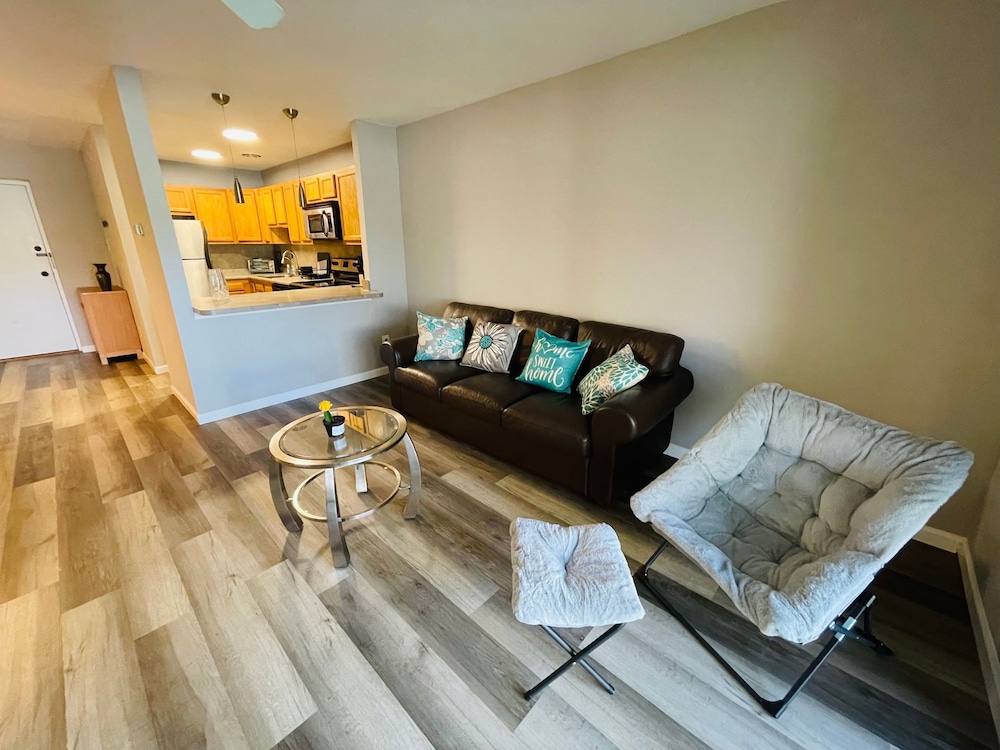Comfortable 1BR in Elkins Park Parking Pool