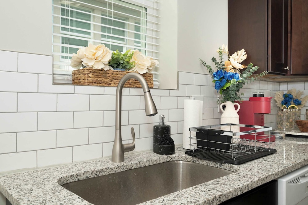 Queen City Retreat 1 - Cozy Home for 6 Near Attractions & Restaurants
