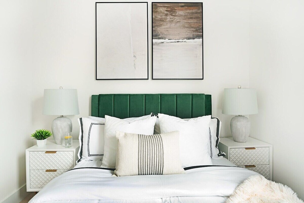 48 Midtown West Apt