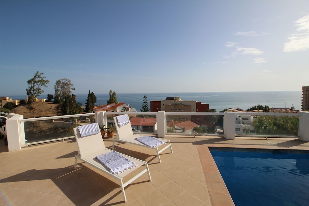 Hotel Villa Arriba Fuengirola - Image 1