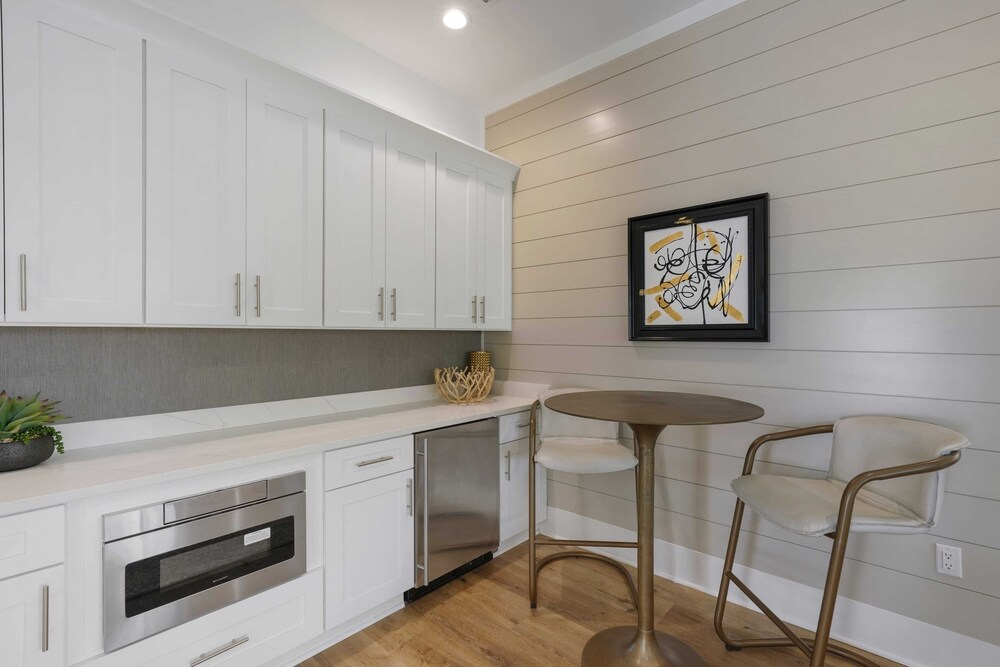 Sleeps 39 2 Luxe Homes w/ Free Golf Cart, Private Pool+spa 3 Blocks to Beach