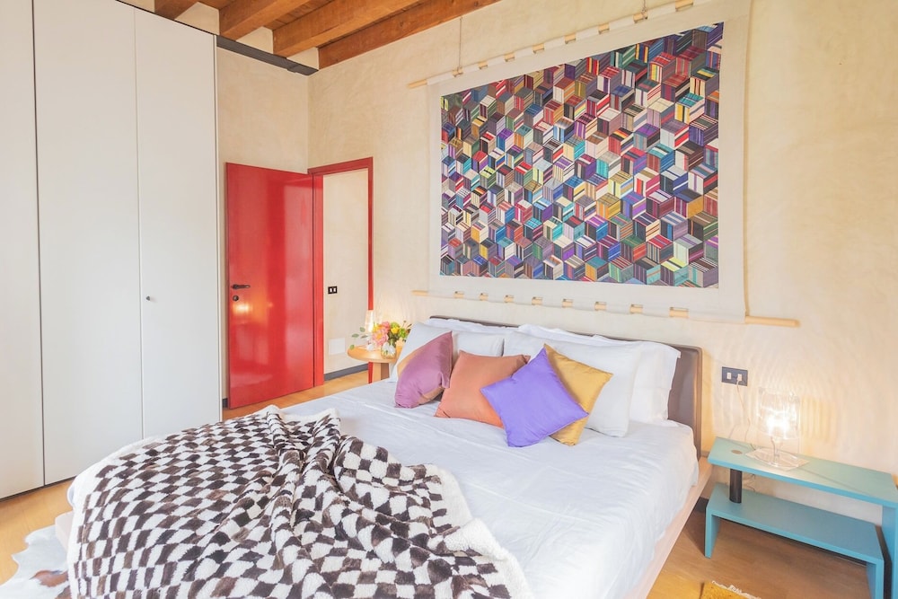 Night at the Museum Apartment by Rent all Como