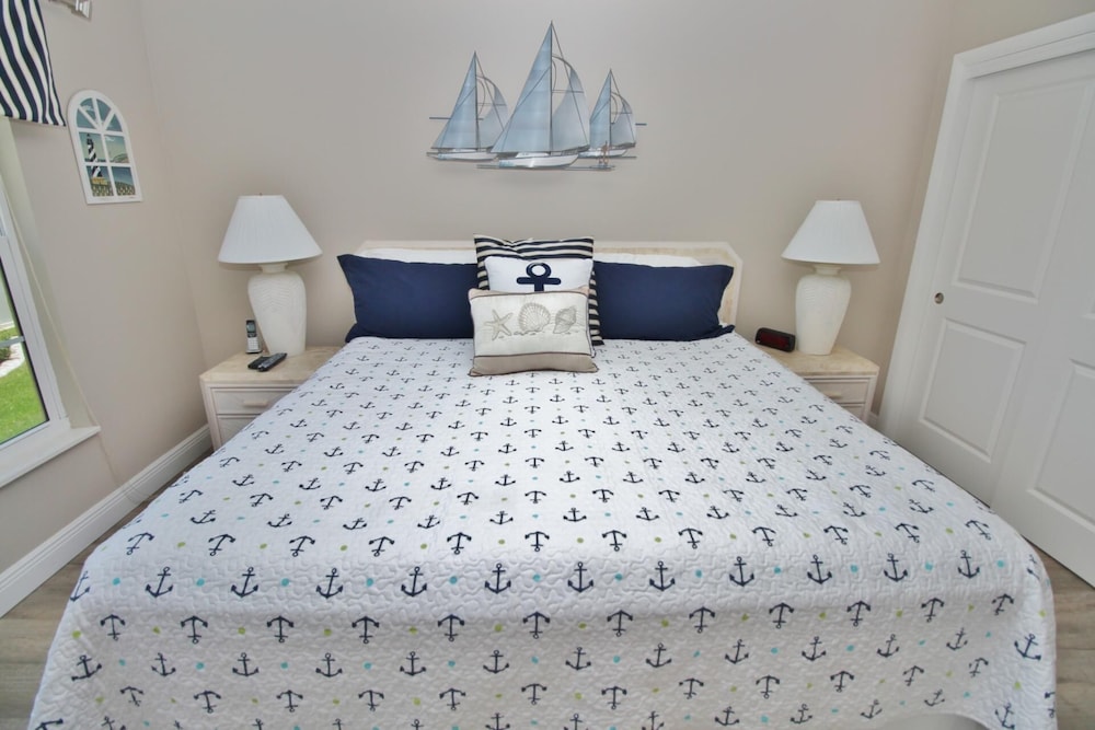Point East 213
