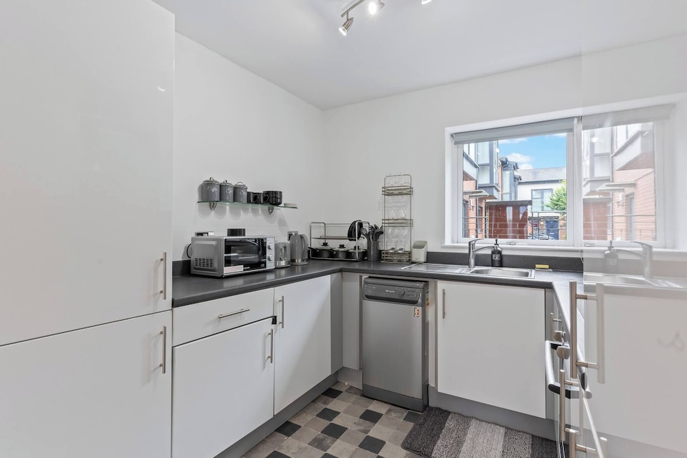 3-bed Elegant House Near Museums, Bullring & Parks
