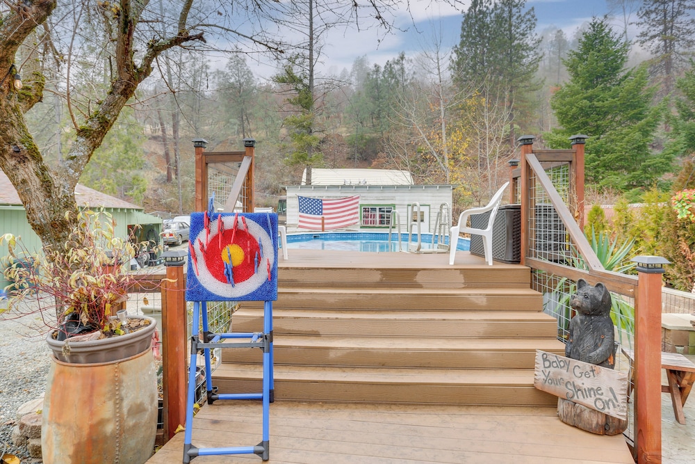 < 10 Mi to Trinity River: Family Home w/ Hot Tub!