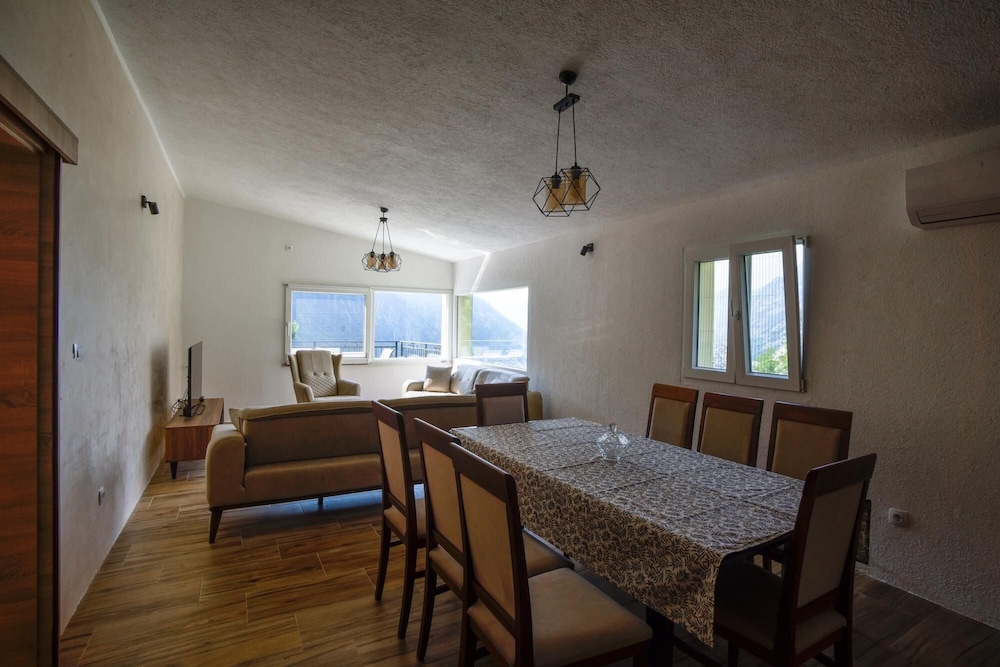 Sea View Flat w Terrace in Kotor 8 min to Beach view 2