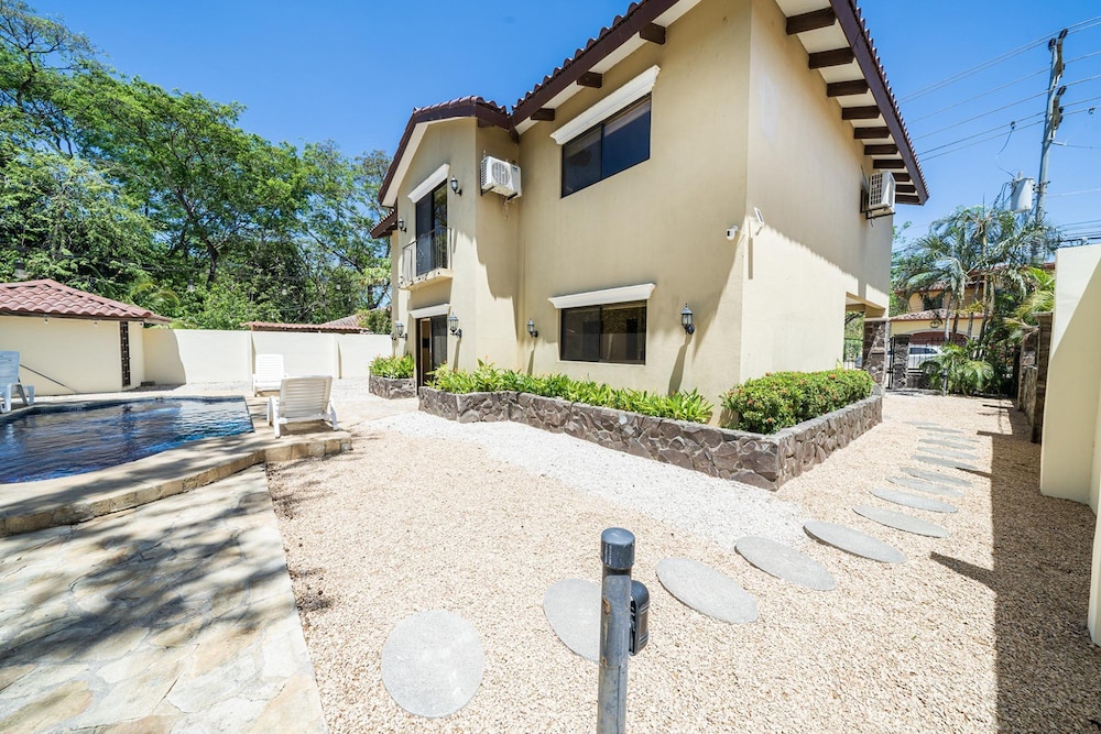 Freshly Updated 3BR With Pool Walk to the Beach Casa Luz de Luna