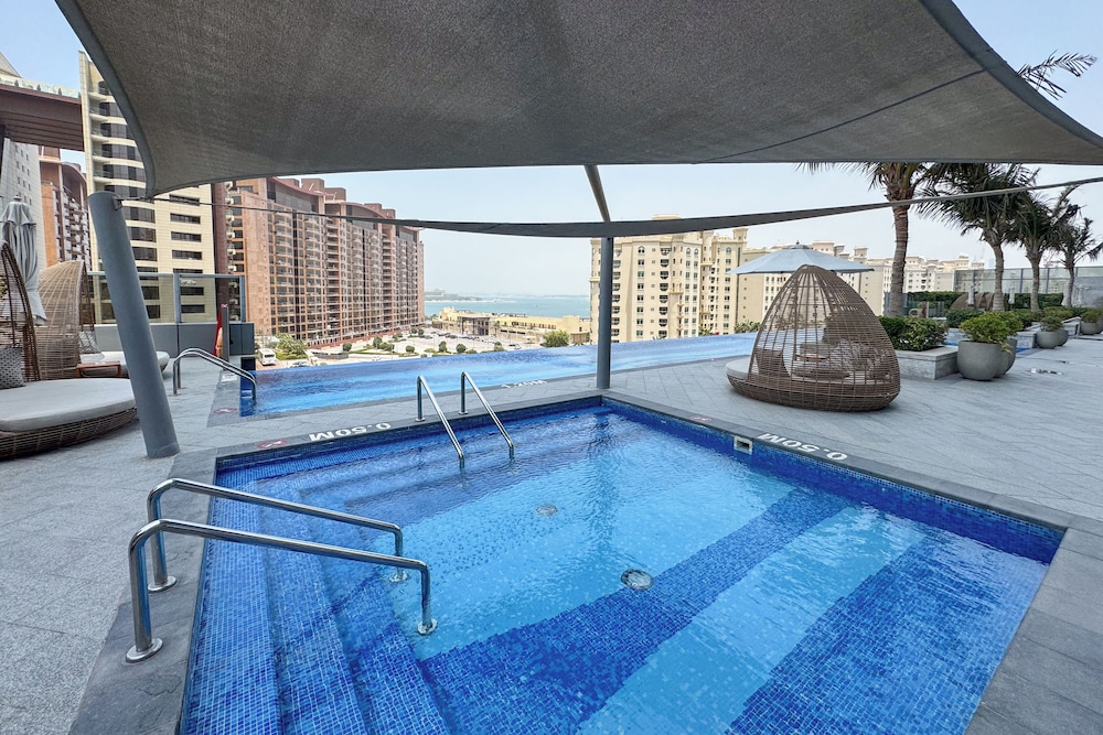 PVH - Inviting Studio - Palm Tower