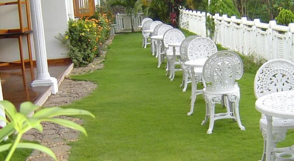 Water Garden Hotel
