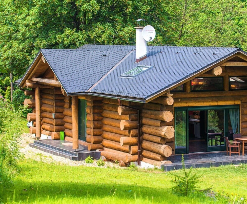 Spacious Holiday Home With Internet