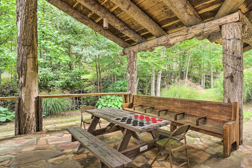 Hot Tub, Game Room & Views: Mars Hill Mtn Retreat!