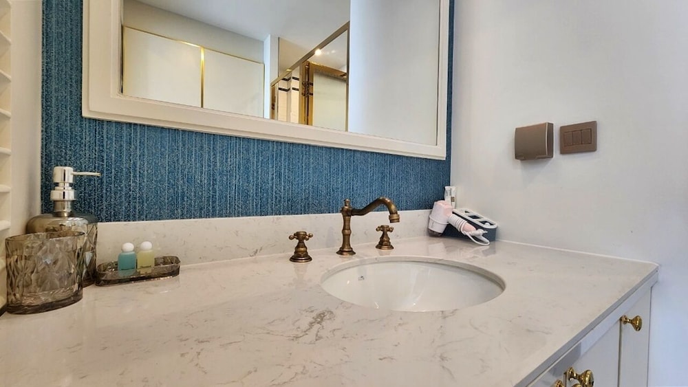 Luxury 1 Bedroom condo CloseToBeach G411
